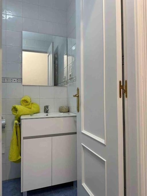 Precioso Estudio Junto Al Mar, Apartamentos Don Diego En La Carihuela Torremolinos Luaran gambar